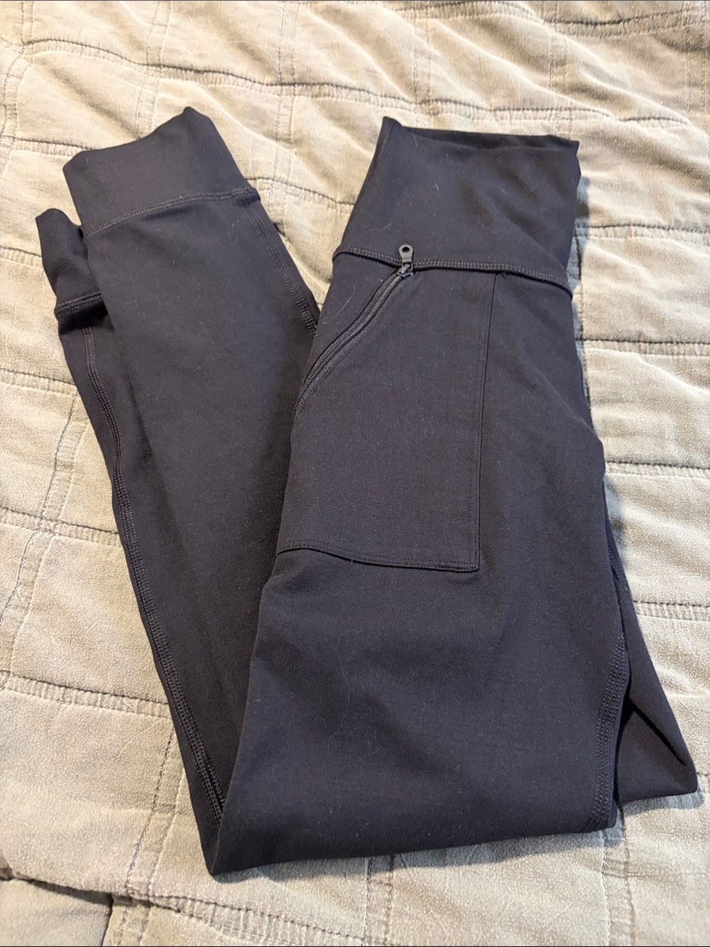 High-Rise Black Performance Leggings with Secure Pocket